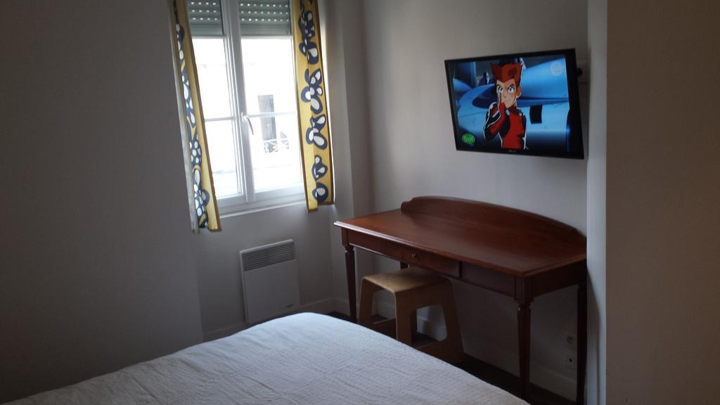Au Pigeon Blanc Hotel Andouille Bilik gambar