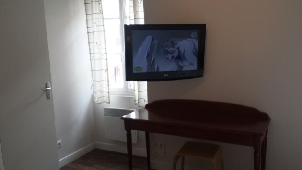 Au Pigeon Blanc Hotel Andouille Bilik gambar